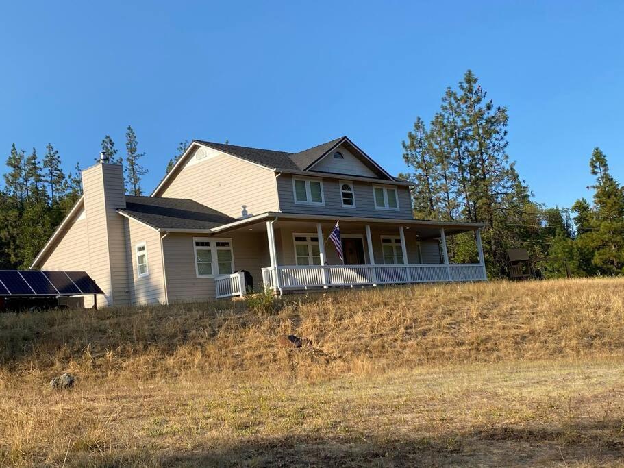 Majestic Newly Renovated Home Surrounded By Greenery Grants Pass Esterno foto
