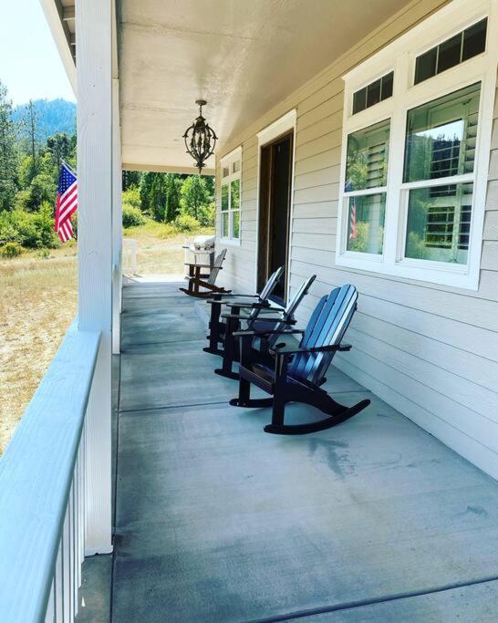 Majestic Newly Renovated Home Surrounded By Greenery Grants Pass Esterno foto