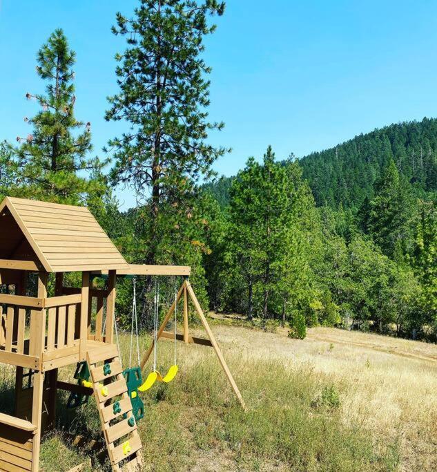 Majestic Newly Renovated Home Surrounded By Greenery Grants Pass Esterno foto